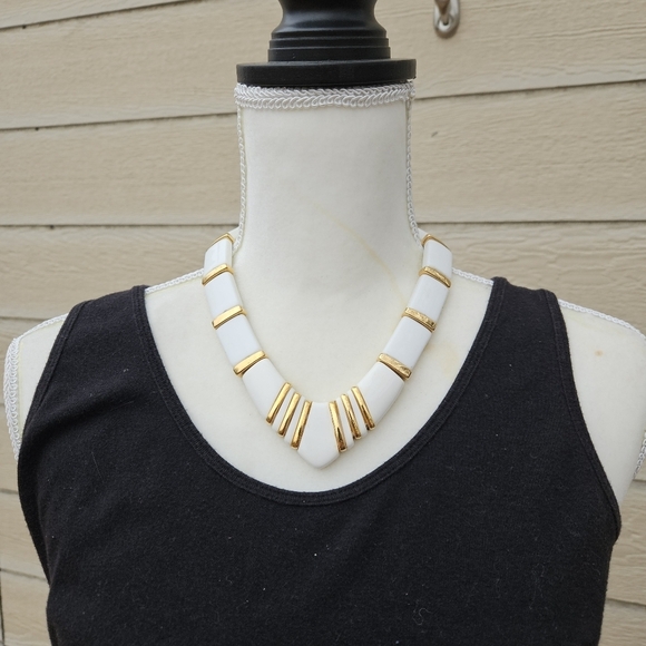 vintage white and gold tone collar necklace - Picture 1 of 3